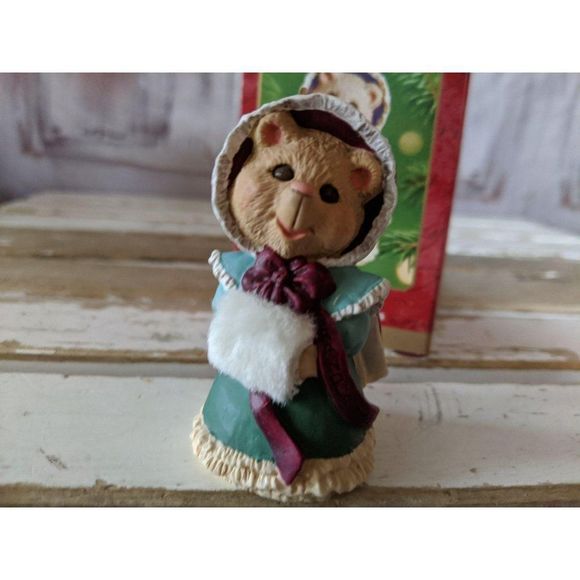 Hallmark Keepsake 2001 Granddaughter Bear Victoria - Picture 5 of 7